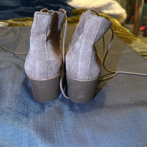 Lucky Brand suede booties - Picture 2 of 8